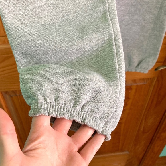 Boy’s size 18-20 Soffe University of Tennessee gray sweatpants with UT emblem - Picture 3 of 8